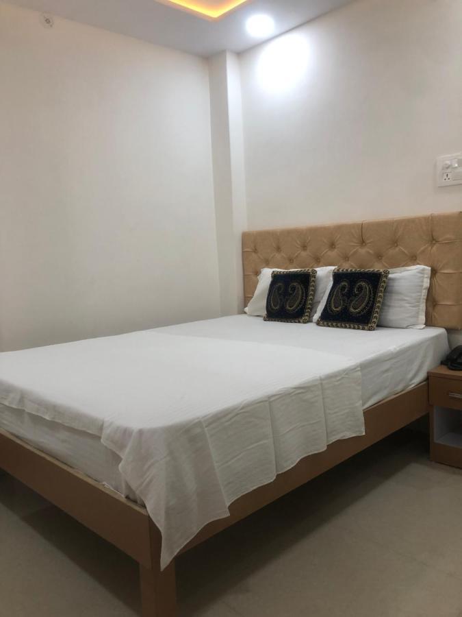 Purple Lotus Hotel Βαρανάσι Εξωτερικό φωτογραφία
